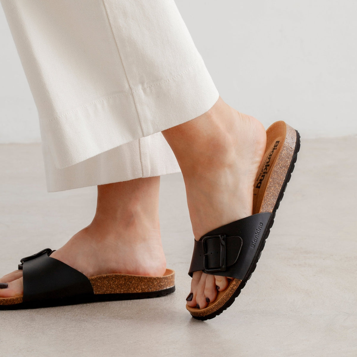 cordoba-vegan-leather-slide-  display picture 1