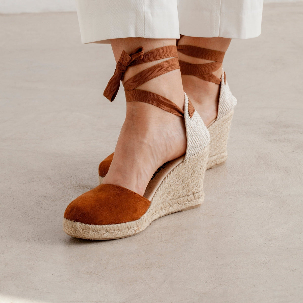 Baci Wedge - Caramel Suede
